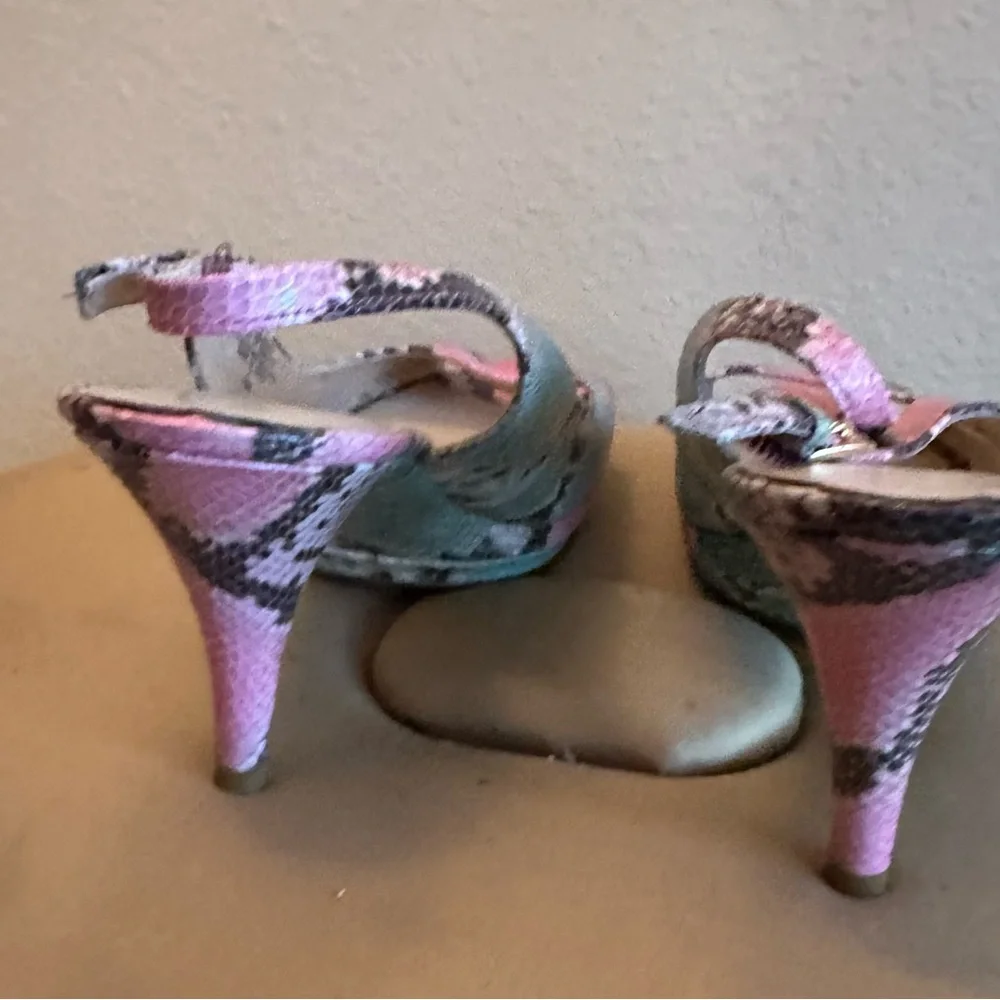 Size 10 Nine West Pink, Green, Ivory and Black Snake Print Women's Sandals - Picture 3 of 3